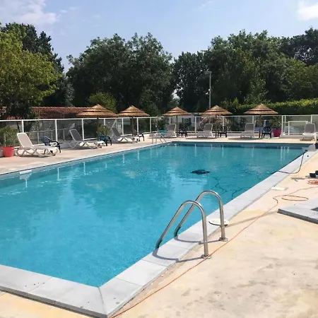 A Avec Piscine Partagee Meschers-sur-Gironde