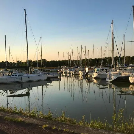 بيت للعطل A Avec Piscine Partagee