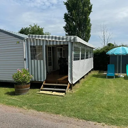 A Avec Piscine Partagee *