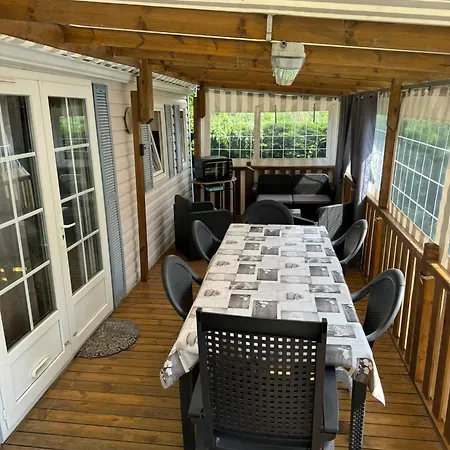 A Avec Piscine Partagee ميشيرس سور جيغوند