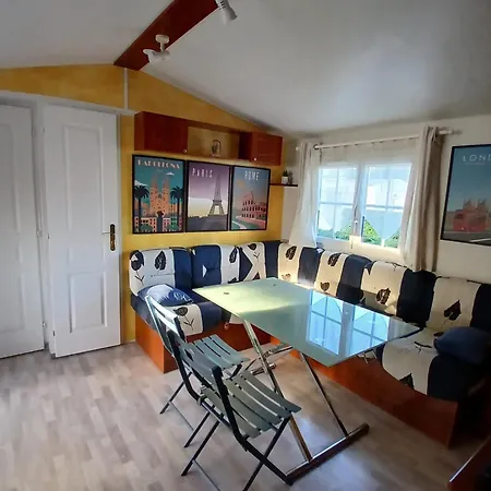 بيت للعطل A Avec Piscine Partagee *