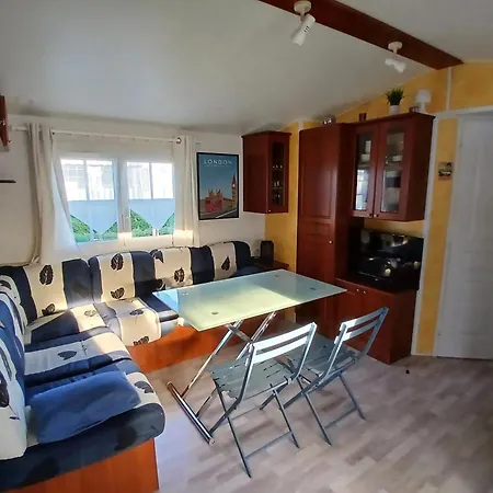 A Avec Piscine Partagee *