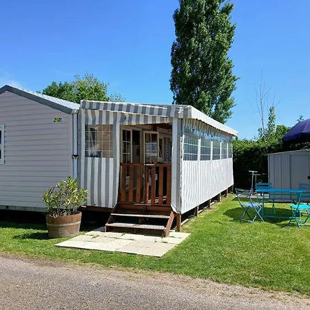 A Avec Piscine Partagee Holiday home *