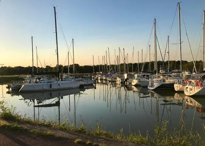 Hébergement de vacances De 2 Avec Piscine Partagee Jardin Clos Et Wifi A Sur Gironde