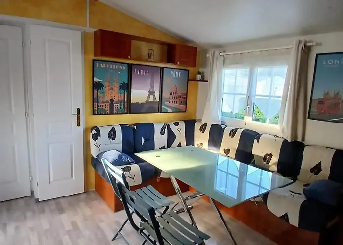 Hébergement de vacances De 2 Avec Piscine Partagee Jardin Clos Et Wifi A Sur Gironde *